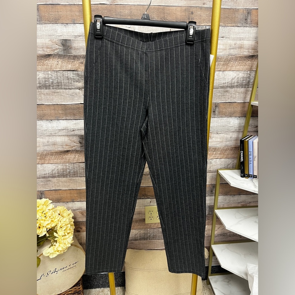 NWT Utopia Gray Pinstripe Leggings